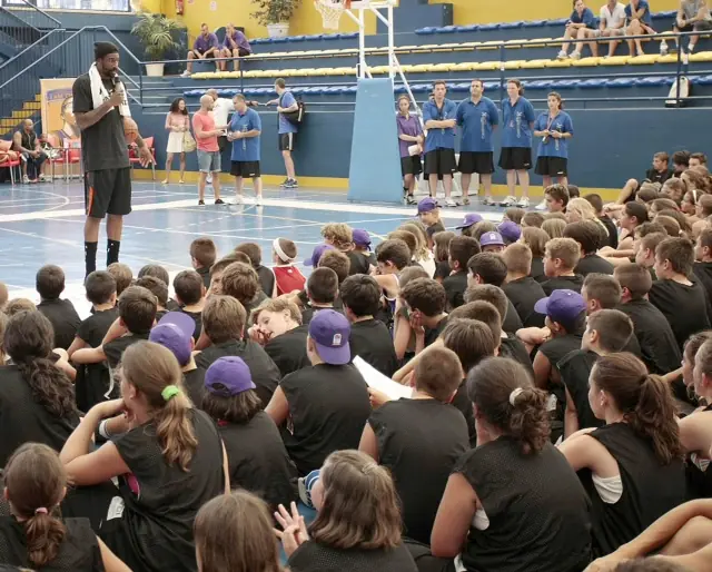 Amar'e Stoudemire speaking to young people on a basketball court