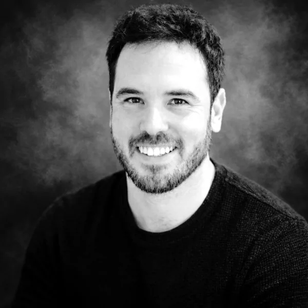 Black-and-white portrait of Barrett Edri