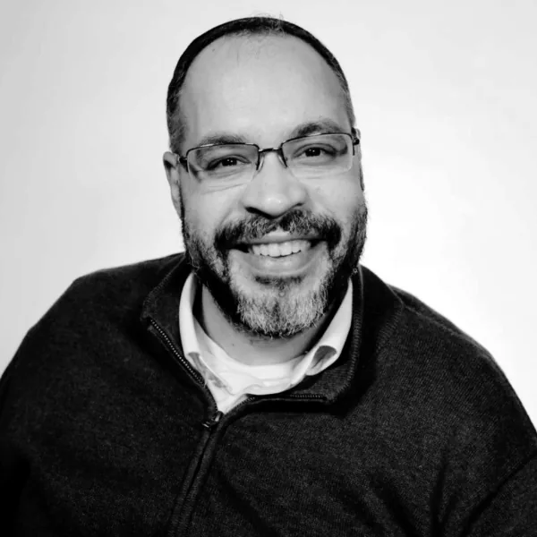 Black-and-white portrait of Nadav Reis